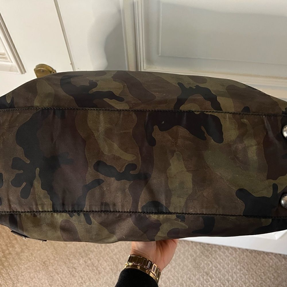 RARE!!!! PRADA CAMO BAG - Picture 5 of 12
